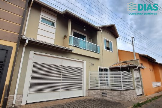 Vende Casa Centro Cambuí MG